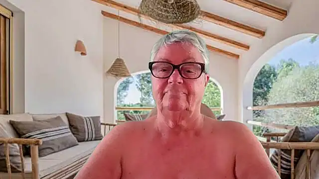 GrannyChrissy68 online show from April 2026 01:41:02 PM