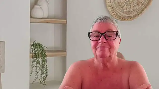 GrannyChrissy68 online show from May 2026 09:13:02 PM