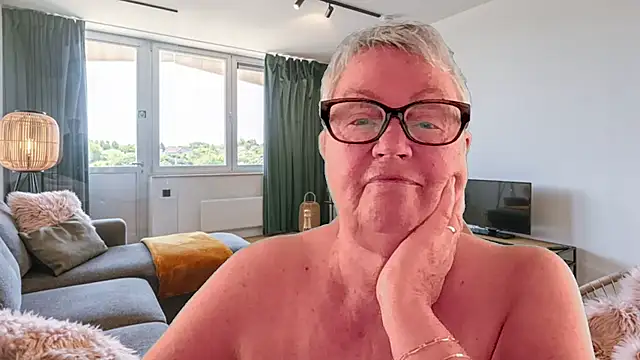 GrannyChrissy68 online show from April 2026 12:51:02 PM