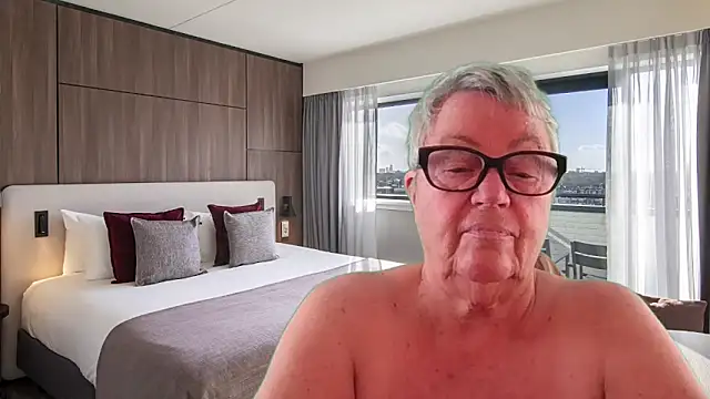 GrannyChrissy68 online show from May 2026 01:19:01 PM