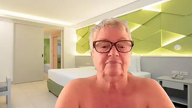 GrannyChrissy68 online show from March 2026 01:12:02 PM