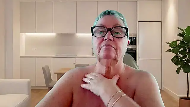 GrannyChrissy68 online show from June 2026 07:09:02 PM