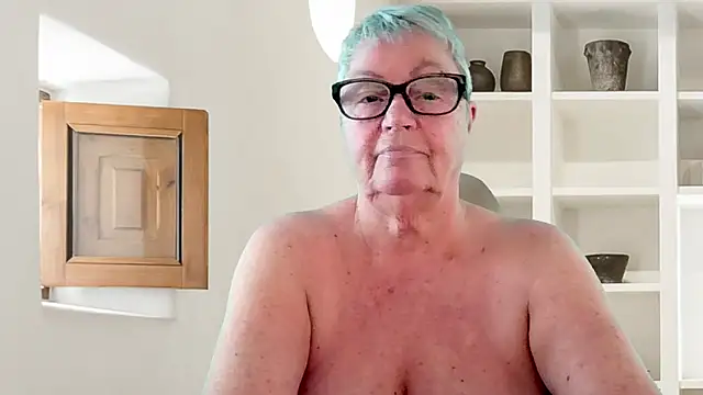 GrannyChrissy68 online show from June 2026 03:28:01 PM