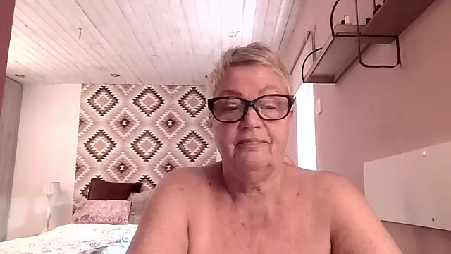 GrannyChrissy68 online show from February 2026 01:44:01 PM