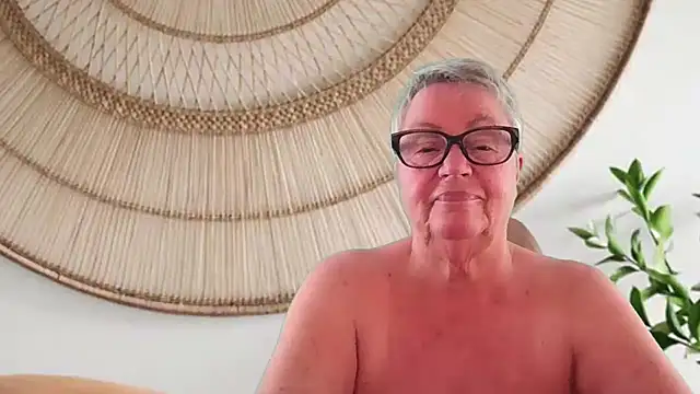 GrannyChrissy68 online show from May 2026 09:15:02 PM