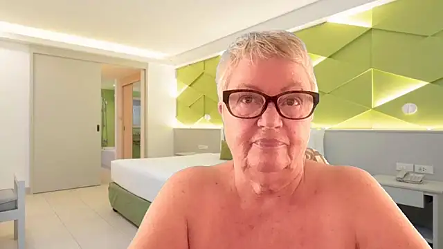 GrannyChrissy68 online show from March 2026 01:20:01 PM