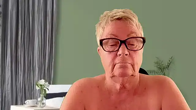 GrannyChrissy68 online show from April 2026 08:43:01 PM