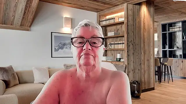GrannyChrissy68 online show from February 2026 01:33:02 PM