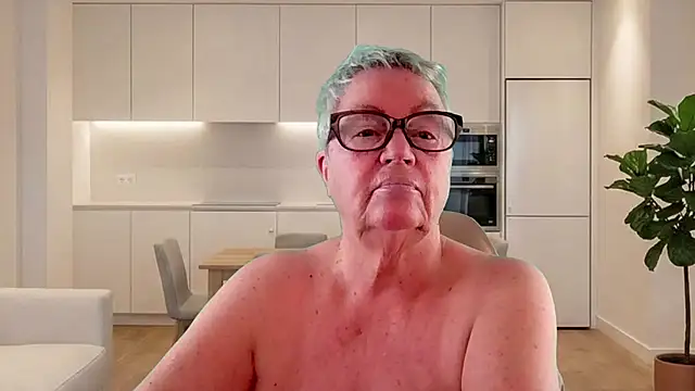 GrannyChrissy68 online show from June 2026 12:21:01 PM