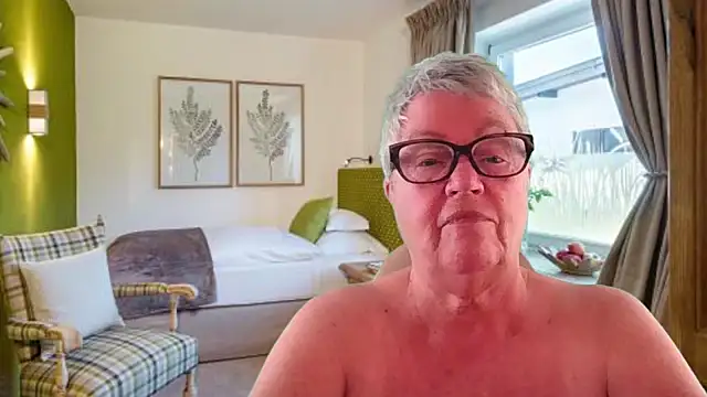 GrannyChrissy68 online show from May 2026 02:33:02 PM