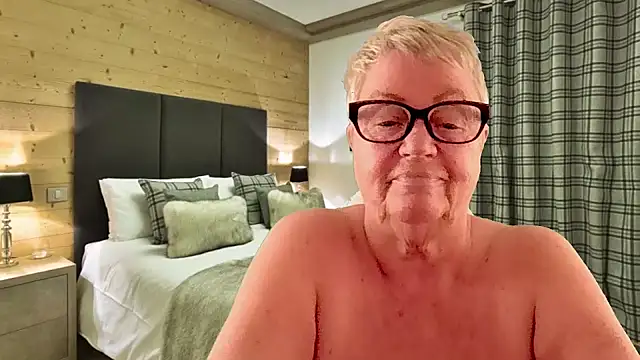 GrannyChrissy68 online show from April 2026 09:43:01 PM