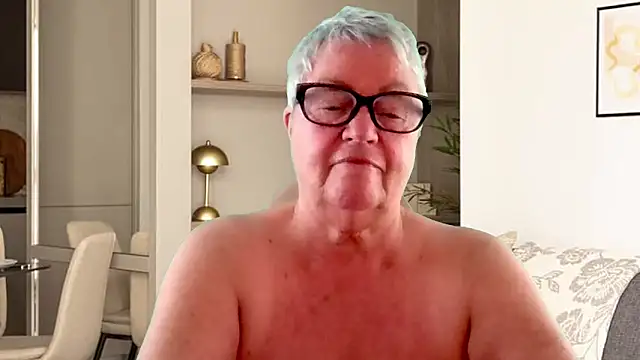 GrannyChrissy68 online show from April 2026 01:25:02 PM