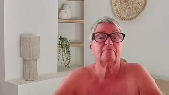 GrannyChrissy68 online show from May 2026 09:18:01 PM