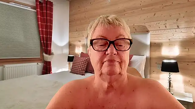 GrannyChrissy68 online show from March 2026 01:46:01 PM