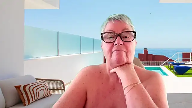 GrannyChrissy68 online show from June 2026 01:44:02 PM