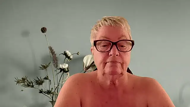 GrannyChrissy68 online show from March 2026 03:56:02 PM
