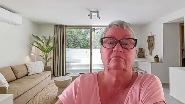 GrannyChrissy68 online show from May 2026 01:17:02 PM