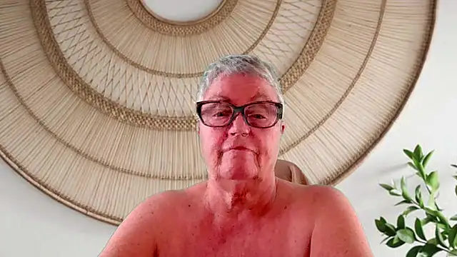 GrannyChrissy68 online show from May 2026 09:24:02 PM