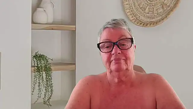 GrannyChrissy68 online show from May 2026 12:45:02 PM