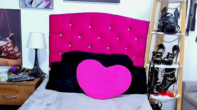 Snapshot of IsabellaMasoch chatting on October 2025 10:56:02 PM IsabellaMasoch online show from October 2025 10:56:02 PM