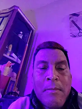 Snapshot of gayphotograper chatting on December 2025 09:28:01 PM gayphotograper online show from December 2025 09:28:01 PM
