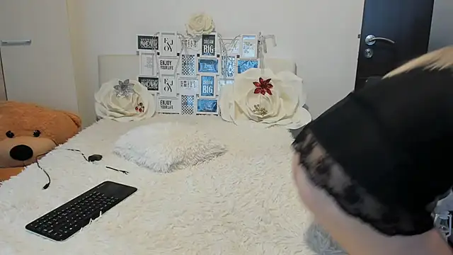 sweetemy4u online show from December 2025 01:39:01 PM