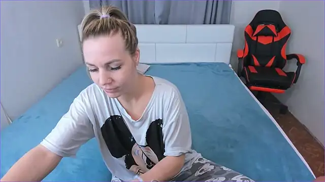 Snapshot of DreamGirl225 chatting on November 2025 11:30:01 PM DreamGirl225 online show from November 2025 11:30:01 PM