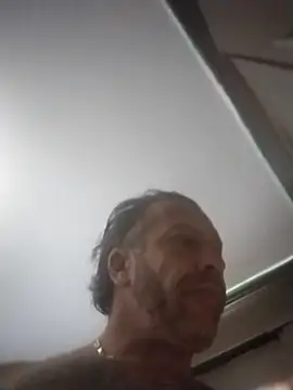 trucker1979 online show from December 2025 08:31:01 PM