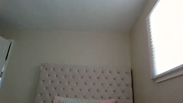 Snapshot of beautylovess chatting on December 2025 06:14:02 PM beautylovess online show from December 2025 06:14:02 PM