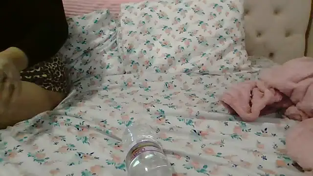 Snapshot of beautylovess chatting on February 2026 10:42:01 PM beautylovess online show from February 2026 10:42:01 PM