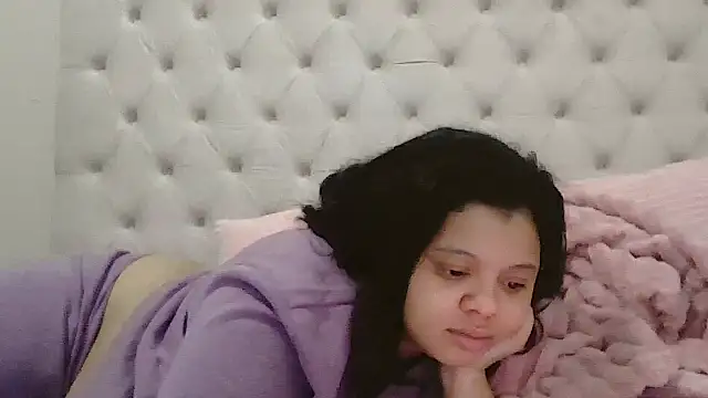 Snapshot of beautylovess chatting on February 2026 11:05:02 PM beautylovess online show from February 2026 11:05:02 PM