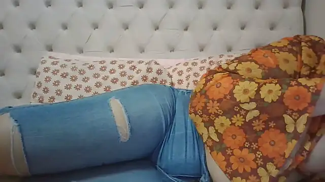 Snapshot of beautylovess chatting on January 2026 06:39:01 AM beautylovess online show from January 2026 06:39:01 AM