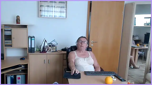 Sissygera online show from October 2025 12:50:01 PM