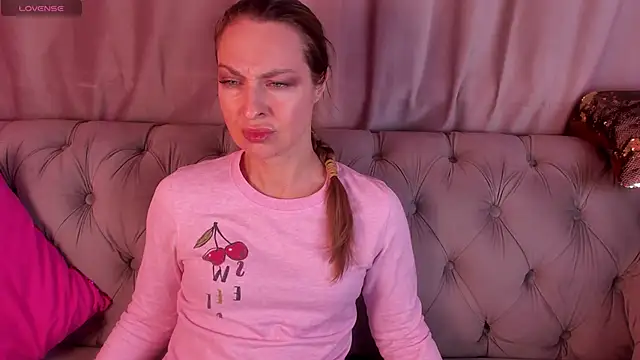 GwenCarter online show from January 2025 11:23:02 AM