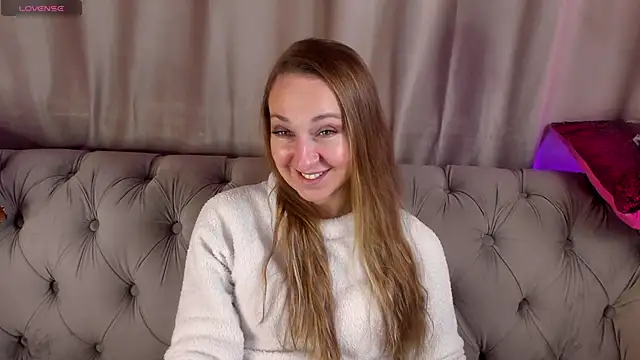 GwenCarter online show from February 2025 12:11:01 PM