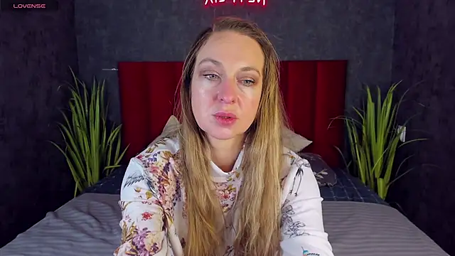 GwenCarter online show from February 2025 11:53:01 AM