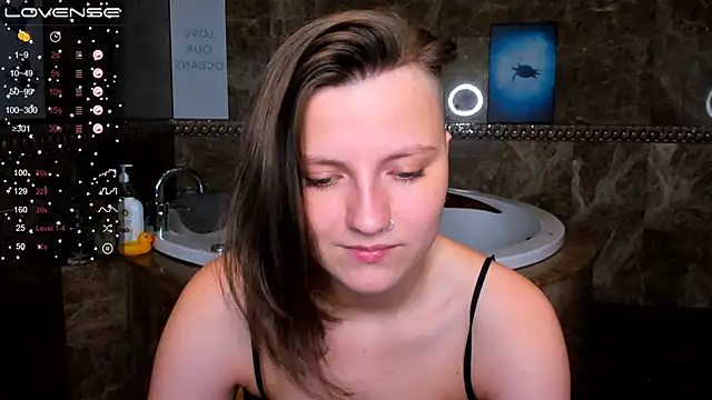 Snapshot of MelindaTin chatting on February 2025 03:53:02 AM MelindaTin online show from February 2025 03:53:02 AM