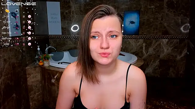 MelindaTin online show from November 2025 12:21:02 AM