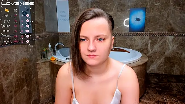 Snapshot of MelindaTin chatting on October 2025 01:28:02 AM MelindaTin online show from October 2025 01:28:02 AM