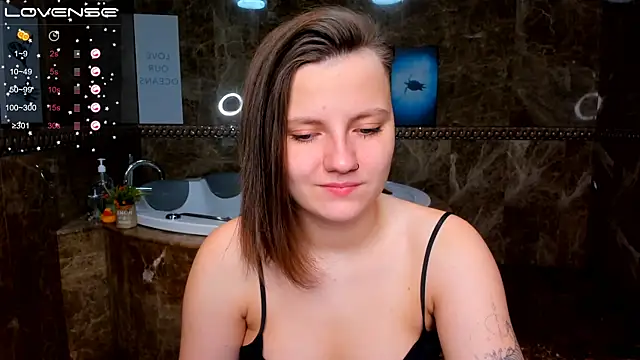 MelindaTin online show from November 2025 01:43:01 AM