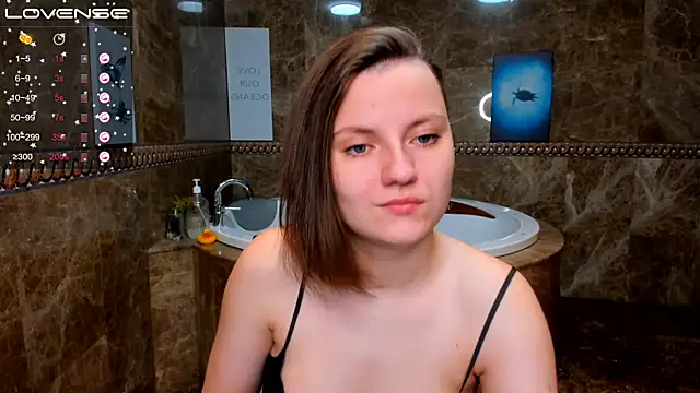 Snapshot of MelindaTin chatting on October 2025 12:13:01 AM MelindaTin online show from October 2025 12:13:01 AM