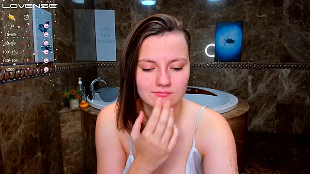 MelindaTin online show from November 2025 12:22:01 AM