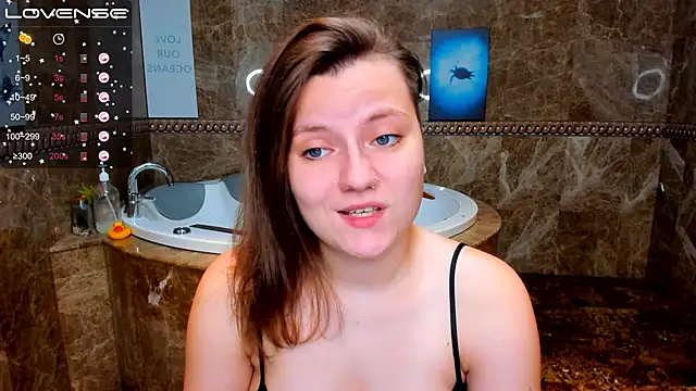 Snapshot of MelindaTin chatting on September 2025 01:11:01 AM MelindaTin online show from September 2025 01:11:01 AM