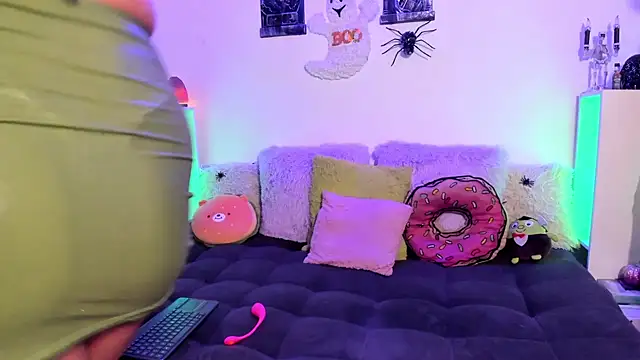 Snapshot of LillyCandy chatting on November 2025 05:18:02 PM LillyCandy online show from November 2025 05:18:02 PM