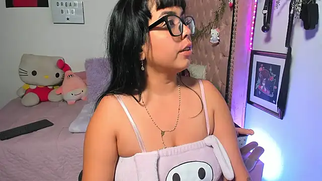 LillyCandy online show from April 2026 01:01:01 AM