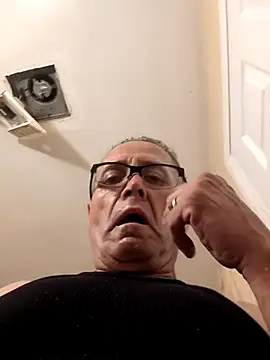 Snapshot of bobby69cock chatting on May 2026 02:39:02 AM bobby69cock online show from May 2026 02:39:02 AM
