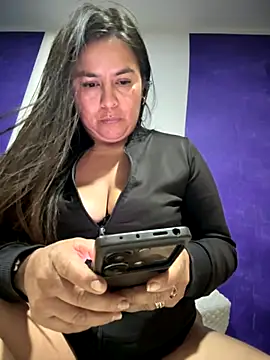 Snapshot of Ixchel_Anaid chatting on November 2025 10:43:01 PM Ixchel Anaid online show from November 2025 10:43:01 PM