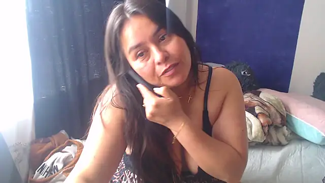 Ixchel Anaid online show from October 2025 05:05:01 PM