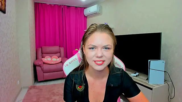 Strawberrye online show from March 2026 03:18:02 AM