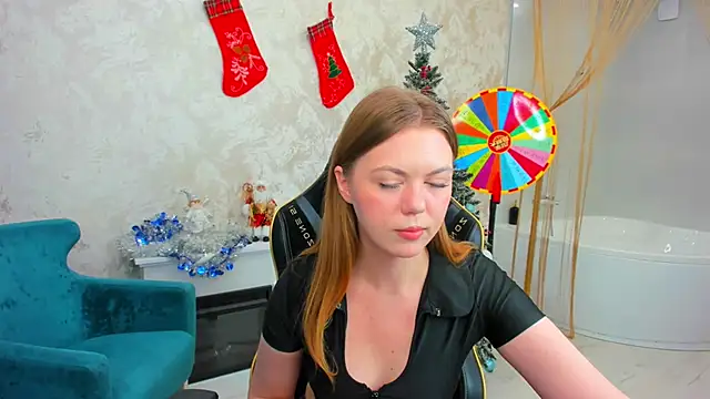 Strawberrye online show from December 2025 03:30:02 AM